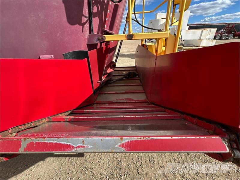 Supreme International 1200T S/A Feed Mixer Кормораздатчики
