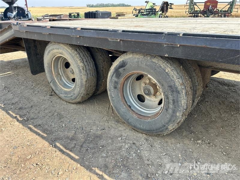 Suretrac 25 ft T/A Equipment Trailer Biltransportsläp