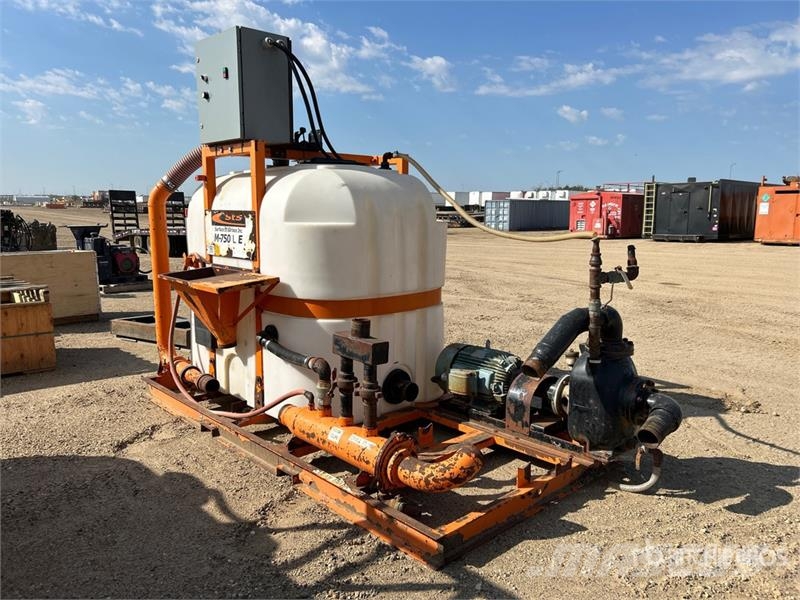  Surface To  Inc SAM SR. 750 Plastic Mud Mixing Tan 연료 및 첨가제 탱크