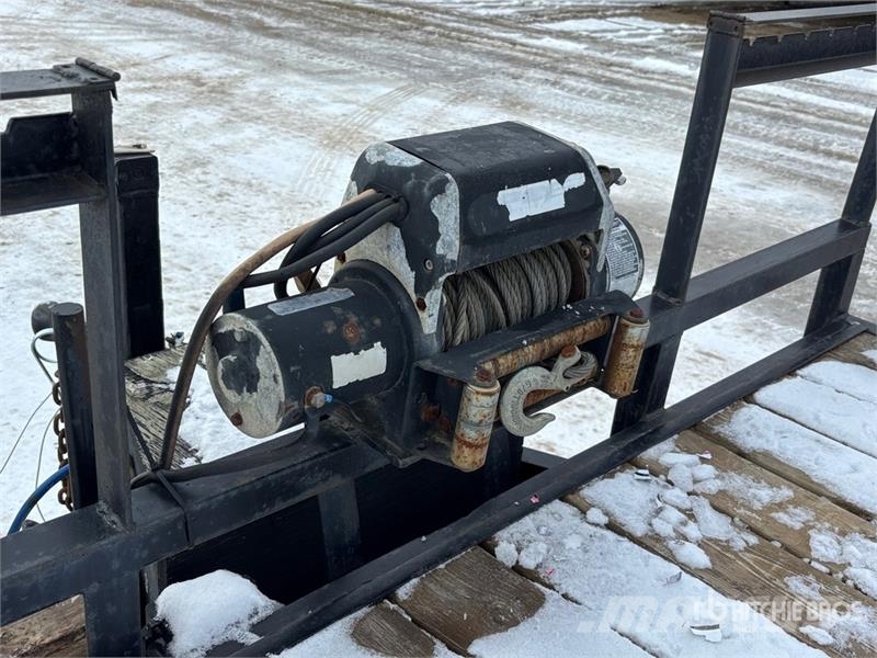  SWS 18 ft T/A Equipment Trailer Прицепы-Автовозы
