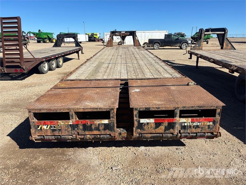SWS 35 ft Tri/A Gooseneck Equipment Trailer Car carrier
