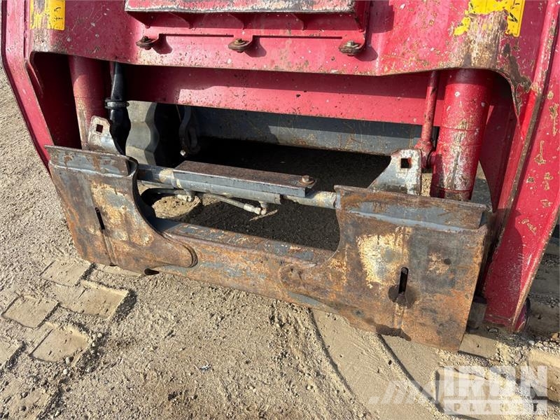 Takeuchi TL10V-2 Two-Speed Compact Track Loader Kompaktlastare