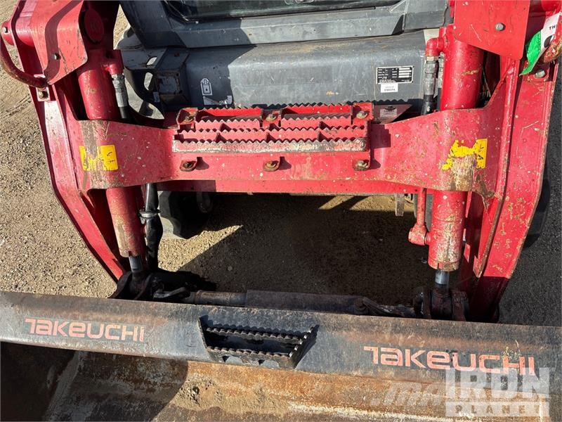 Takeuchi TL10V-2 Two-Speed Compact Track Loader Kompaktlastare