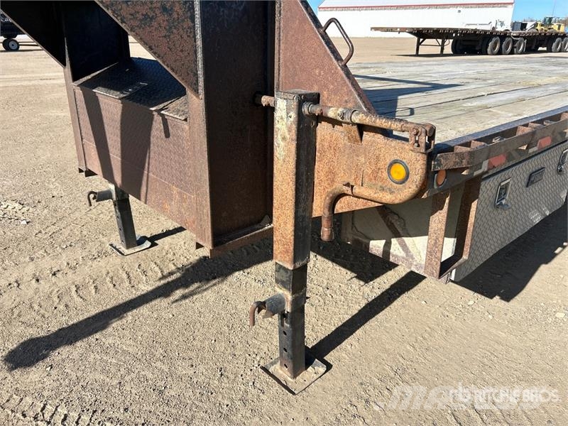 Tarnel 30 ft T/A Gooseneck Equipment Trailer Rimorchio per il trasporto di veicoli