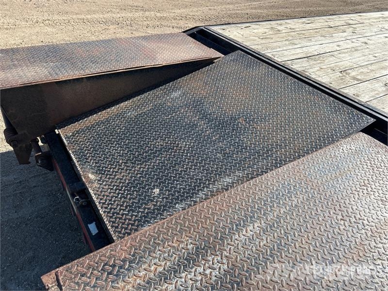 Tarnel 30 ft T/A Gooseneck Equipment Trailer Rimorchio per il trasporto di veicoli