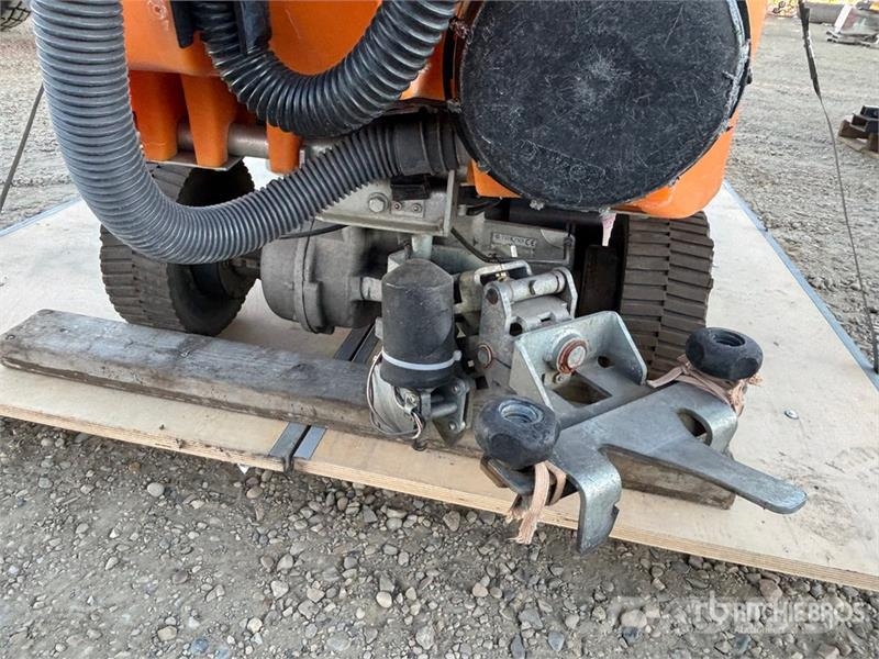 Taski Swingo 2500 Ride-On Electric Floor Scrubber 其他拖车