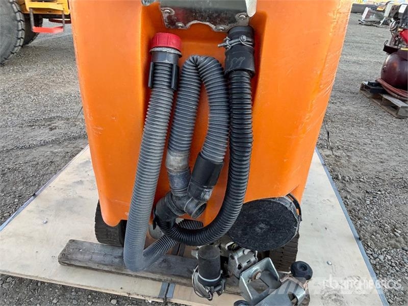 Taski Swingo 2500 Ride-On Electric Floor Scrubber 其他拖车