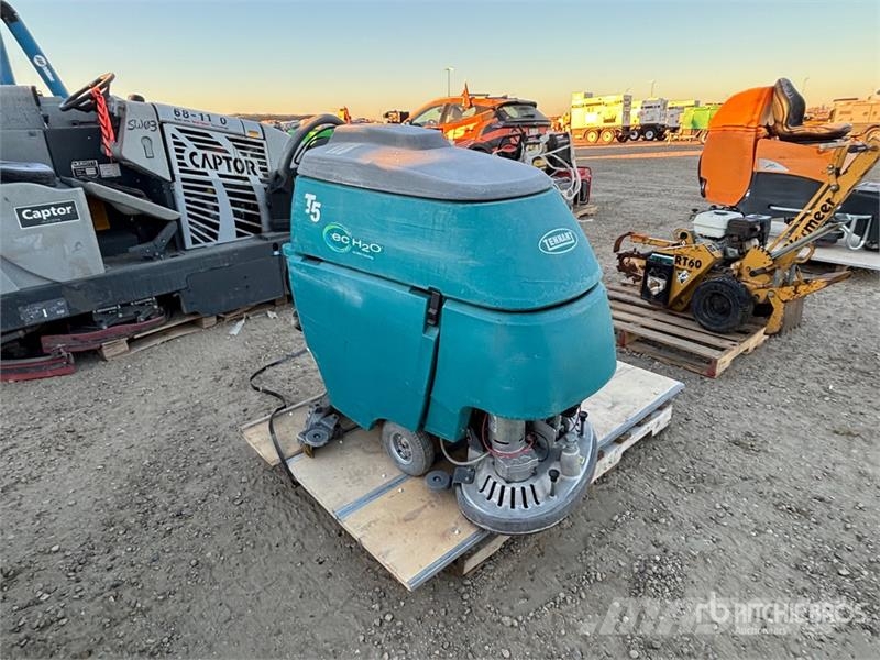 Tennant Echo T5 Walk-Behind Floor Scrubber 其他拖车