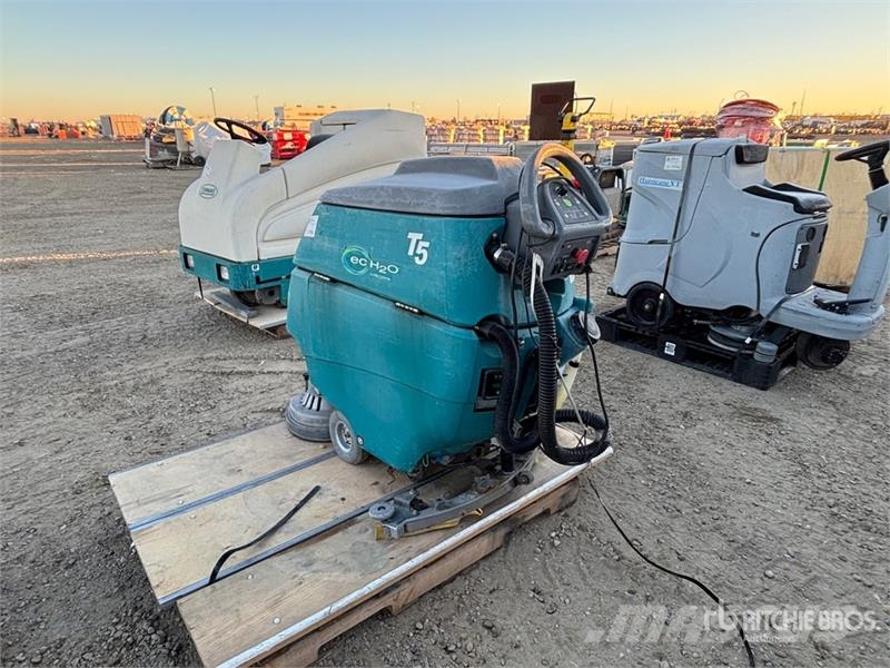 Tennant Echo T5 Walk-Behind Floor Scrubber 其他拖车