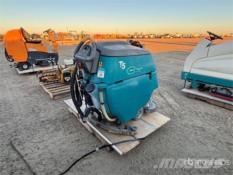 Tennant Echo T5 Walk-Behind Floor Scrubber 其他拖车