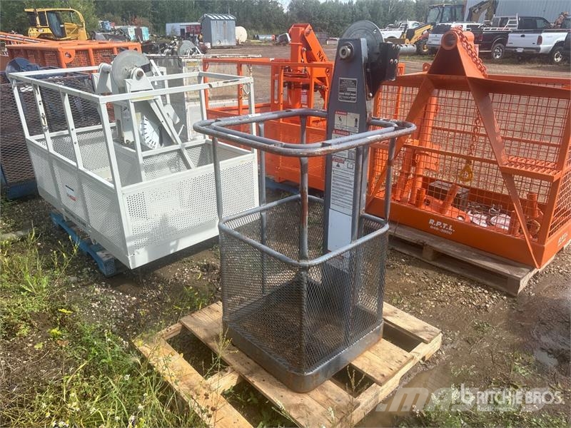 Terex 24 in 300 lb Personnel Basket - Fits Bucket Truck Mât vertical