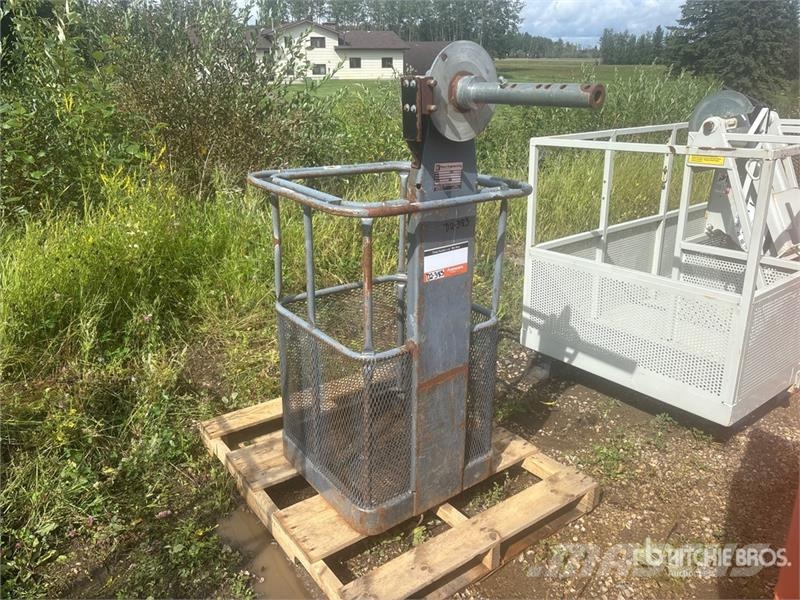 Terex 24 in 300 lb Personnel Basket - Fits Bucket Truck Mât vertical