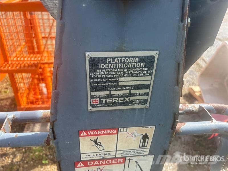 Terex 24 in 300 lb Personnel Basket - Fits Bucket Truck Mât vertical
