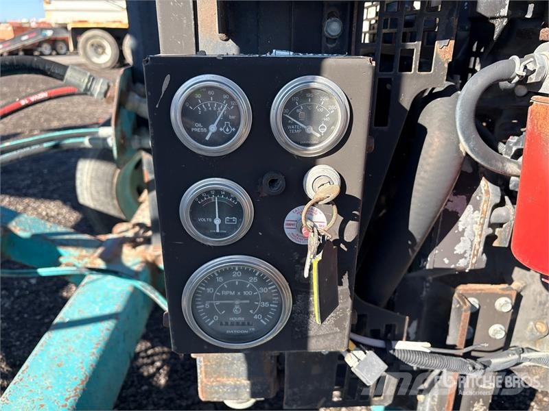 Terex Powerscreen M85 30 in x 60 ft Portable Radial Stac Otros