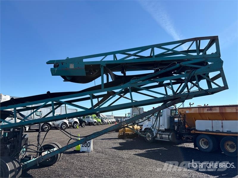 Terex Powerscreen M85 30 in x 60 ft Portable Radial Stac Otros