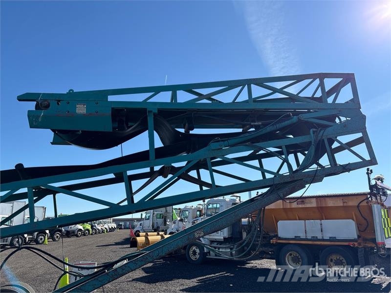 Terex Powerscreen M85 30 in x 60 ft Portable Radial Stac Otros