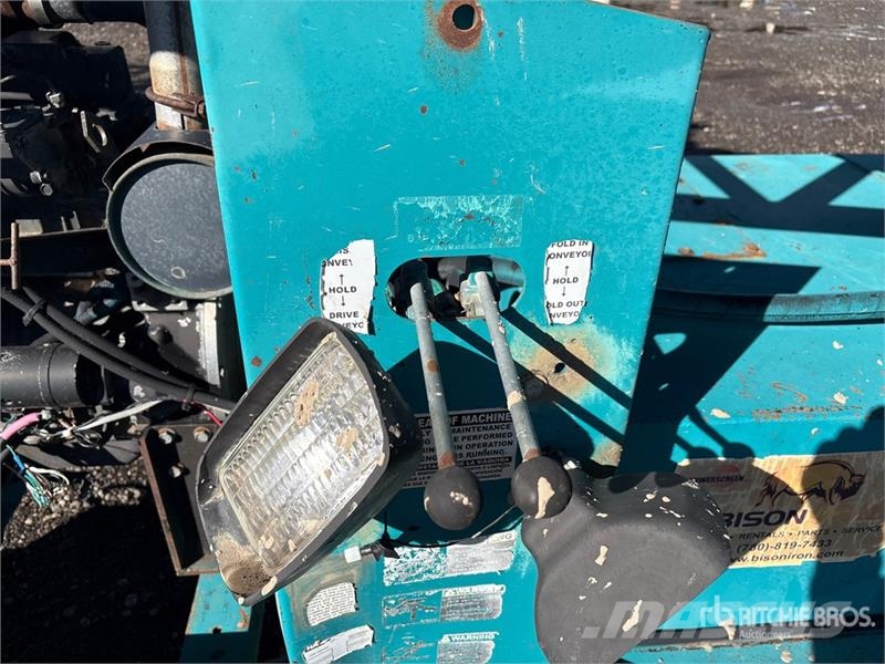 Terex Powerscreen M85 30 in x 60 ft Portable Radial Stac Otros