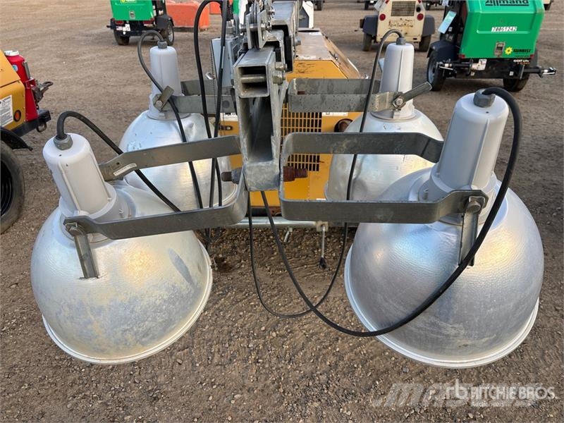 Terex RL4 拖车式灯塔