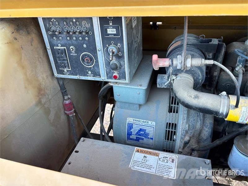 Terex RL4 拖车式灯塔