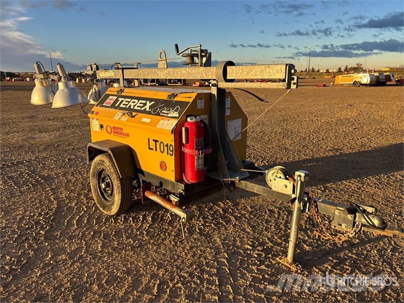Terex RL4 拖车式灯塔