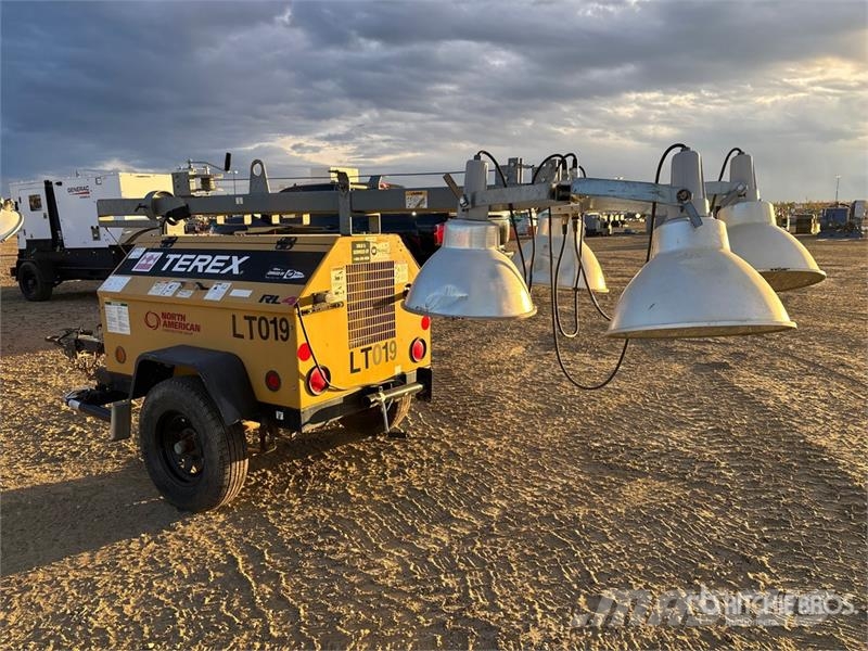 Terex RL4 拖车式灯塔