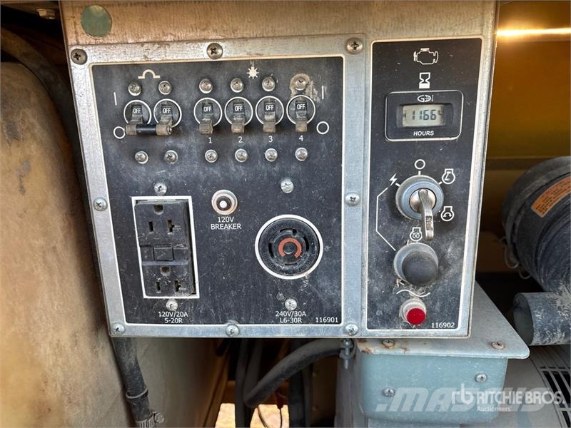 Terex RL4 拖车式灯塔