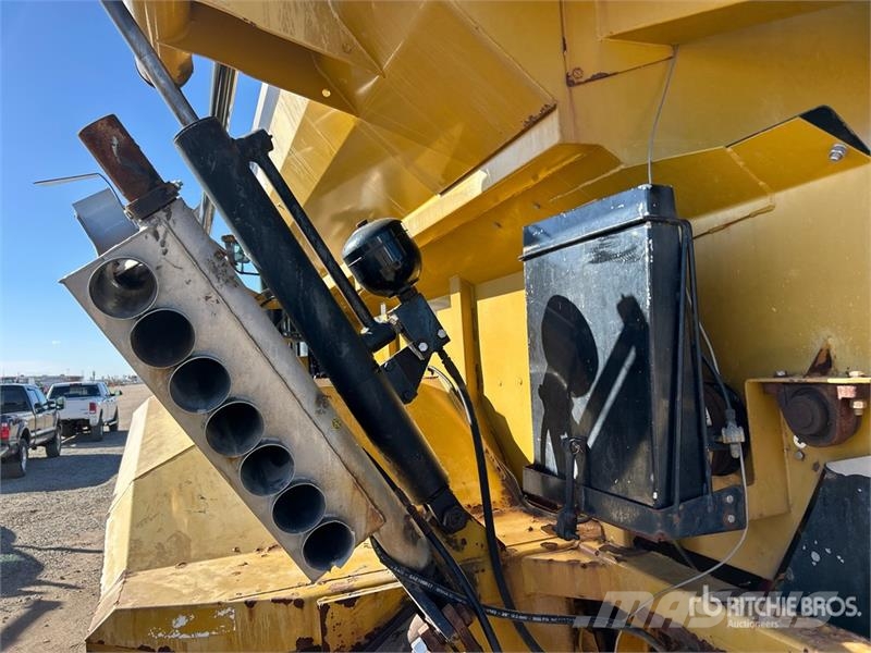  Terra-Gator 8104 70 ft Air Boom 4x2 Self-Propelled Kunstgjødselspreder