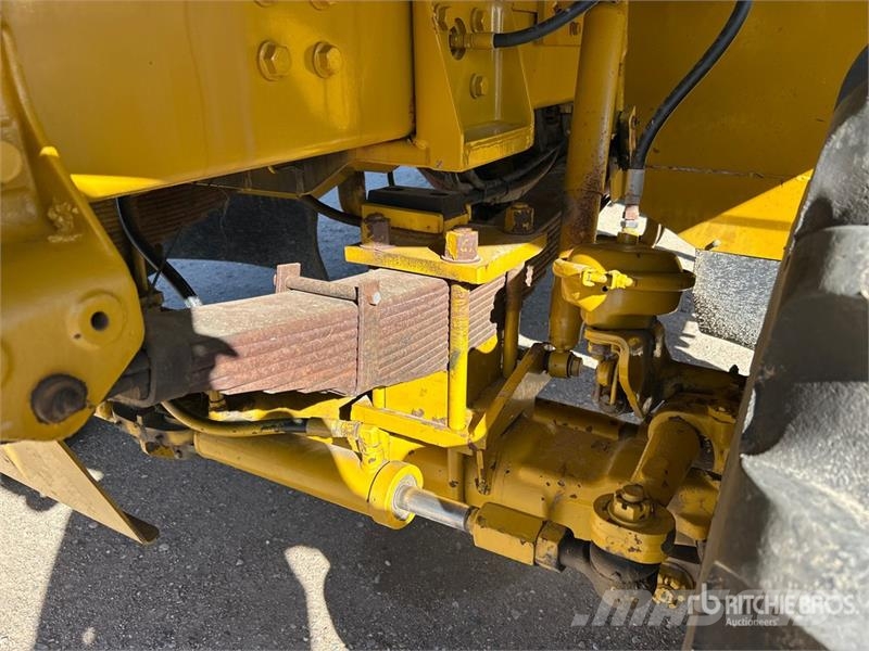  Terra-Gator 8104 70 ft Air Boom 4x2 Self-Propelled Kunstgjødselspreder