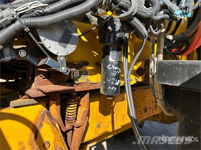  Terra-Gator 8104 70 ft Air Boom 4x2 Self-Propelled Kunstgjødselspreder