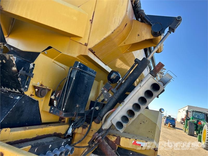  Terra-Gator 8104 70 ft Air Boom 4x2 Self-Propelled Kunstgjødselspreder