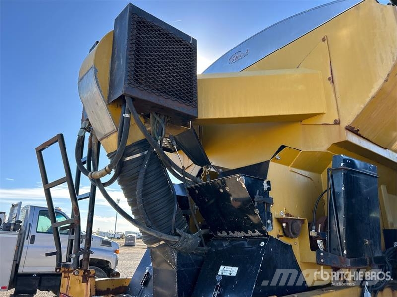  Terra-Gator 8104 70 ft Air Boom 4x2 Self-Propelled Kunstgjødselspreder