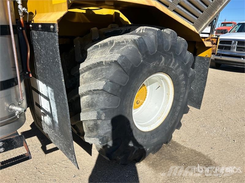  Terra-Gator 8104 70 ft Air Boom 4x2 Self-Propelled Kunstgjødselspreder