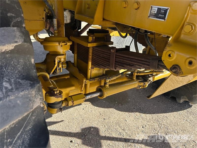  Terra-Gator 8104 70 ft Air Boom 4x2 Self-Propelled Kunstgjødselspreder
