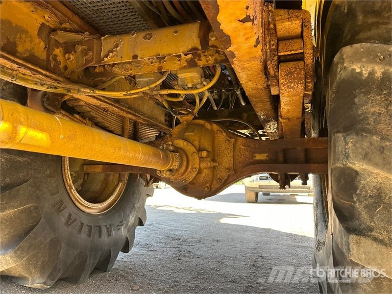  Terra-Gator 8104 70 ft Air Boom 4x2 Self-Propelled Kunstgjødselspreder
