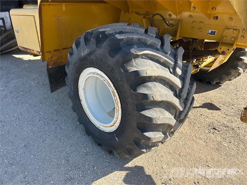  Terra-Gator 8104 70 ft Air Boom 4x2 Self-Propelled Kunstgjødselspreder