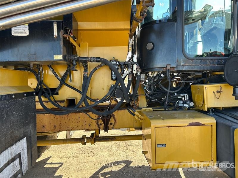  Terra-Gator 8104 70 ft Air Boom 4x2 Self-Propelled Kunstgjødselspreder
