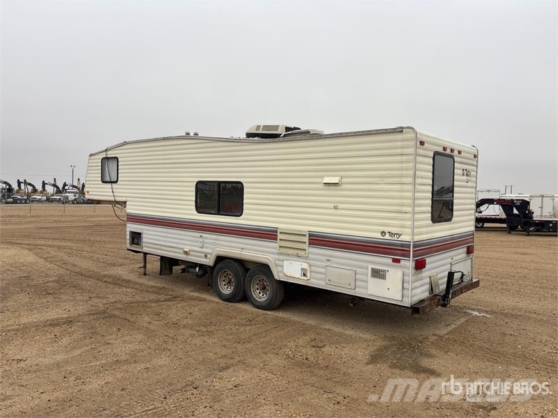  Terry Resort 27 ft 6 in T/A Travel Trailer Inne przyczepy