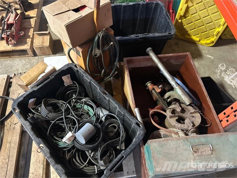  Tethered Float Switch, Battery Charger & Quantity  Drugi deli