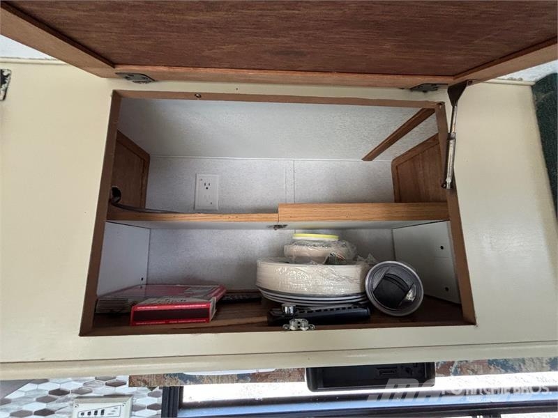 Thor 25 ft T/A Travel Trailer Otros remolques