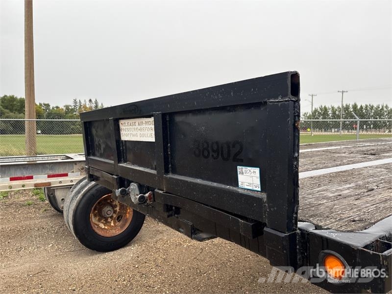 Thruway 32 ft T/A T/A Flatbed Trailer Platós / Ponyvás pótkocsik