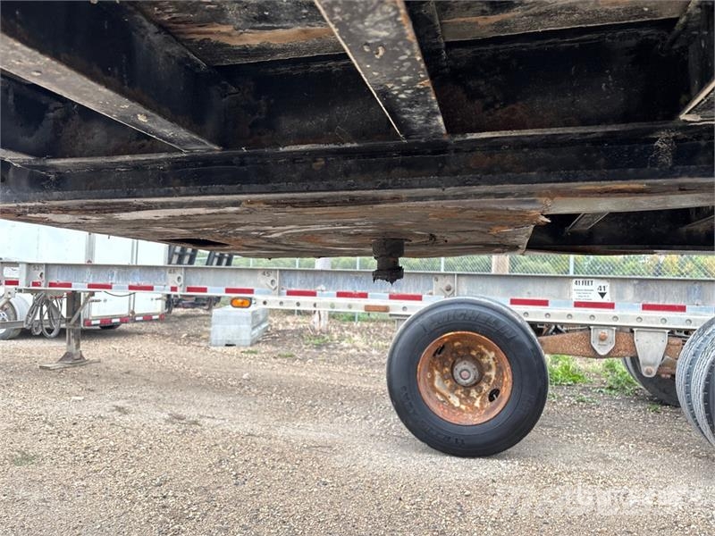 Thruway 32 ft T/A T/A Flatbed Trailer Platós / Ponyvás pótkocsik
