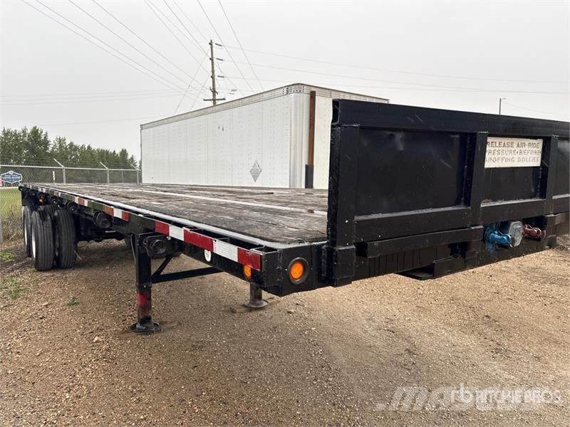 Thruway 32 ft T/A T/A Flatbed Trailer Platós / Ponyvás pótkocsik