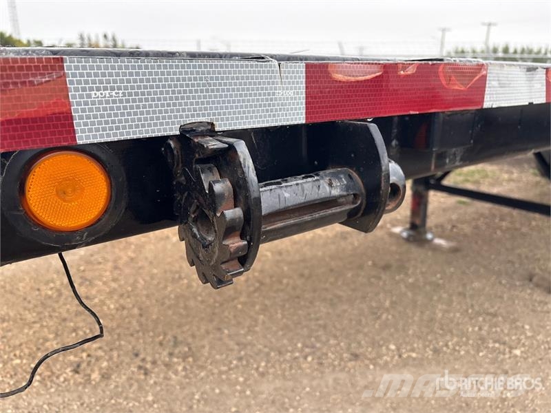 Thruway 32 ft T/A T/A Flatbed Trailer Platós / Ponyvás pótkocsik