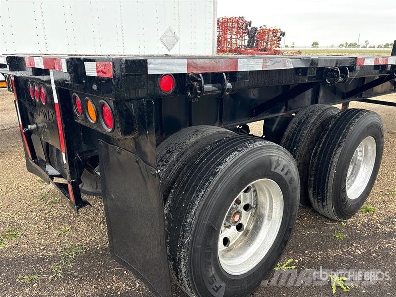 Thruway 32 ft T/A T/A Flatbed Trailer Platós / Ponyvás pótkocsik