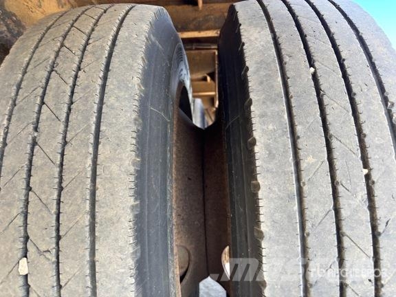  Thruway 51 ft Tri/A Extendable Step Deck Trailer 平板拖车