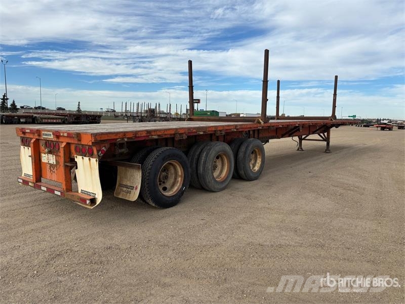  Thruway ROADMASTER 53 ft Tri/A C/W Bunks Flatbed T مقطوروات مسطحة/مفصلية الجوانب
