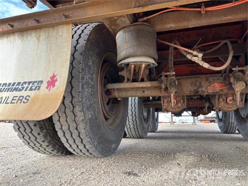  Thruway ROADMASTER 53 ft Tri/A C/W Bunks Flatbed T مقطوروات مسطحة/مفصلية الجوانب