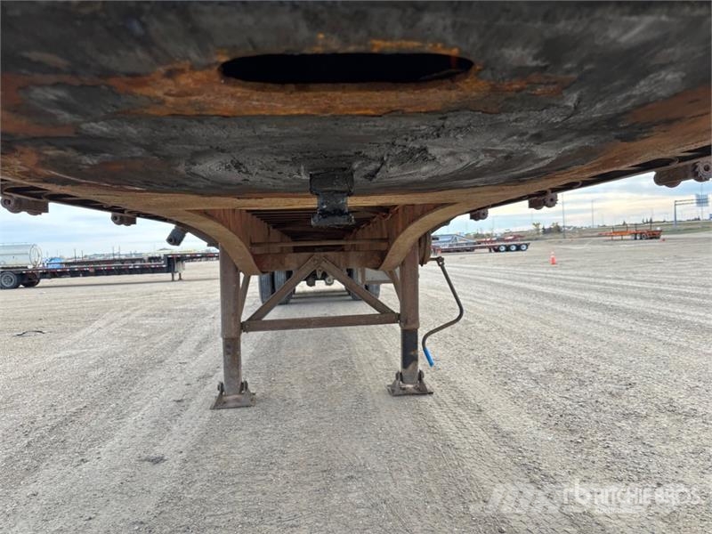  Thruway ROADMASTER 53 ft Tri/A C/W Bunks Flatbed T مقطوروات مسطحة/مفصلية الجوانب