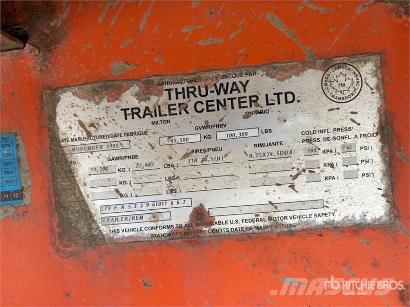  Thruway ROADMASTER 53 ft Tri/A C/W Bunks Flatbed T مقطوروات مسطحة/مفصلية الجوانب
