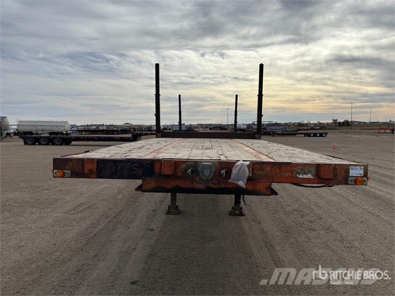  Thruway ROADMASTER 53 ft Tri/A C/W Bunks Flatbed T مقطوروات مسطحة/مفصلية الجوانب